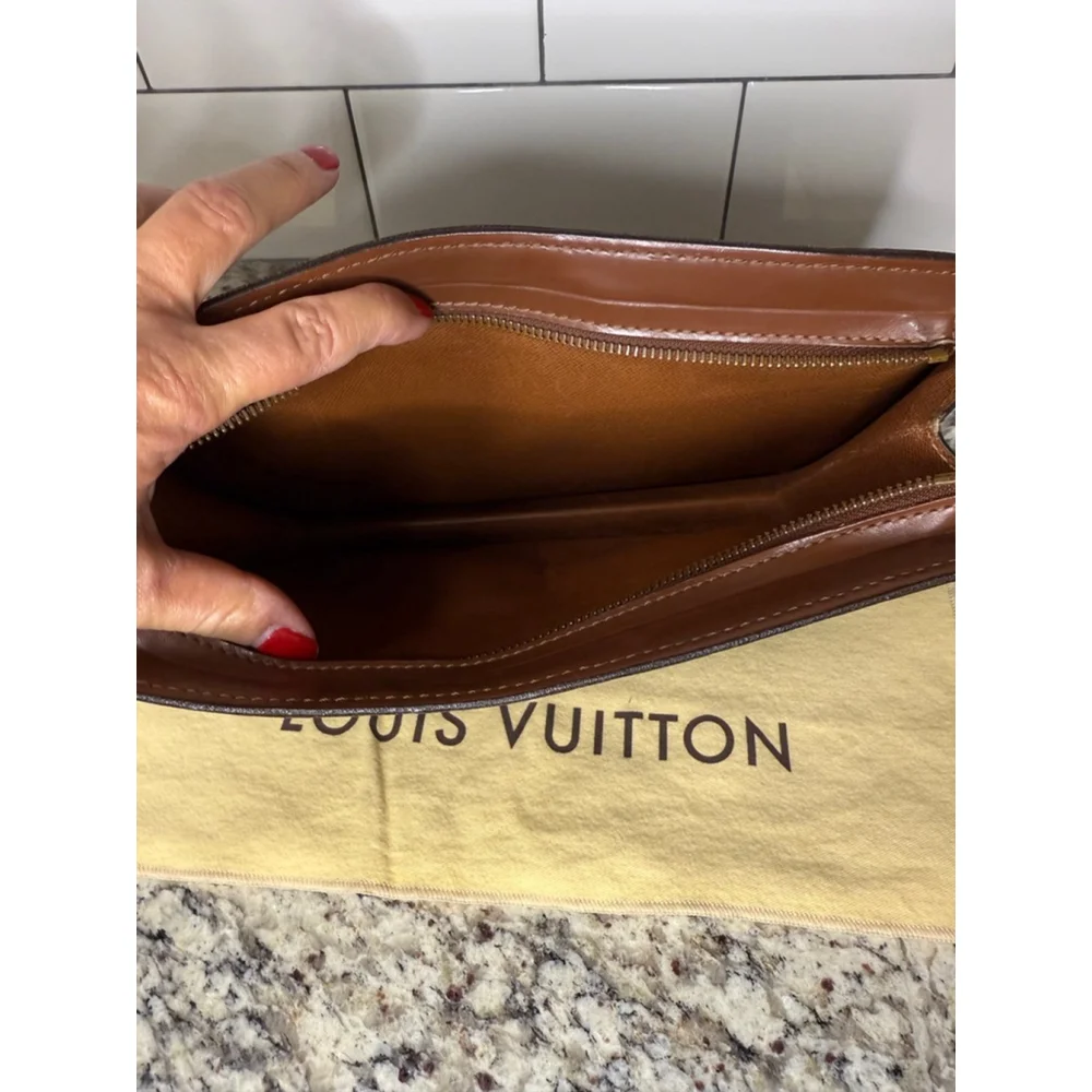Women's Louis Vuitton Monogram Brown Tan Clutch - Picture 7 of 13